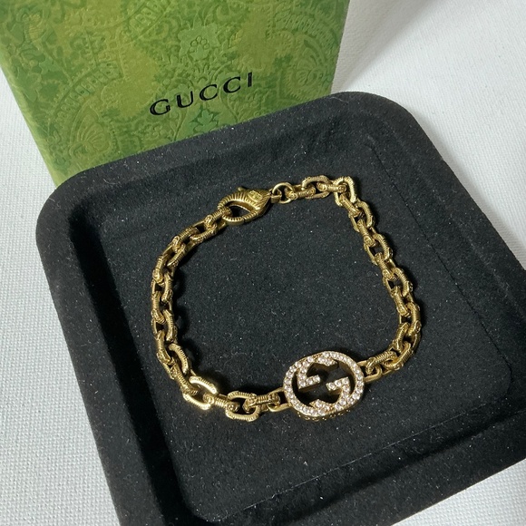 Beautiful Gucci Gold GG Bracelet - Picture 2 of 3